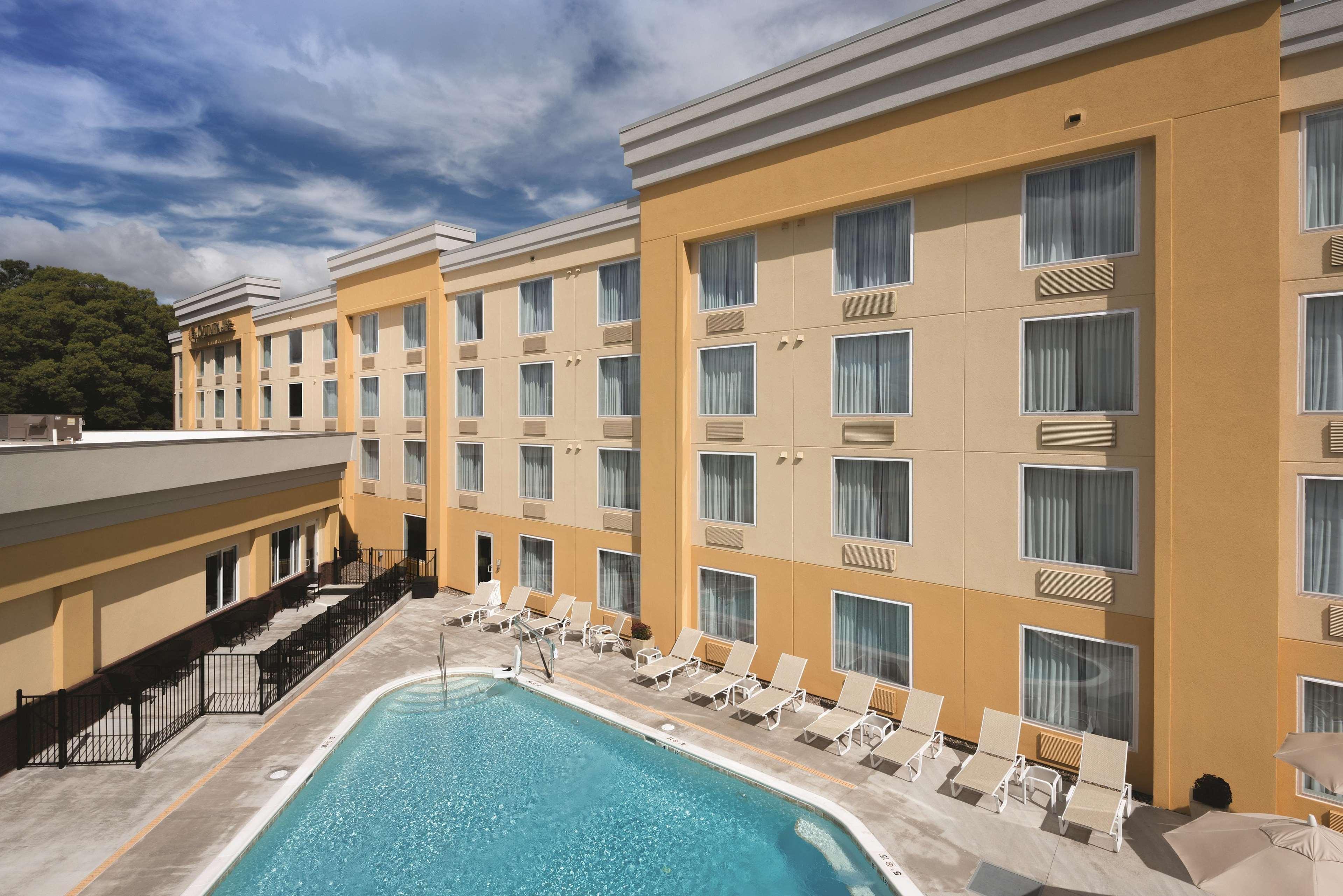 Отель La Quinta By Wyndham Lynchburg At Liberty Univ. Экстерьер фото