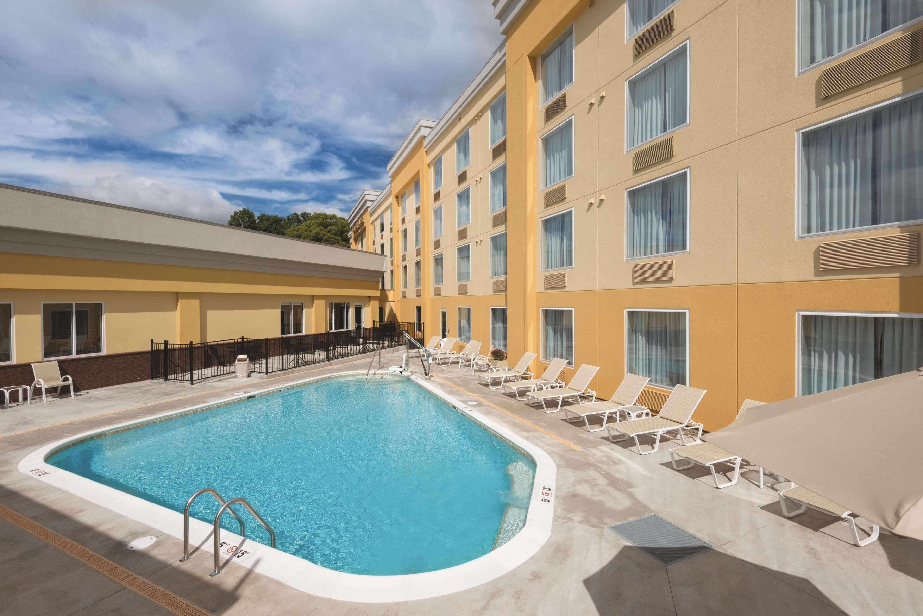Отель La Quinta By Wyndham Lynchburg At Liberty Univ. Экстерьер фото