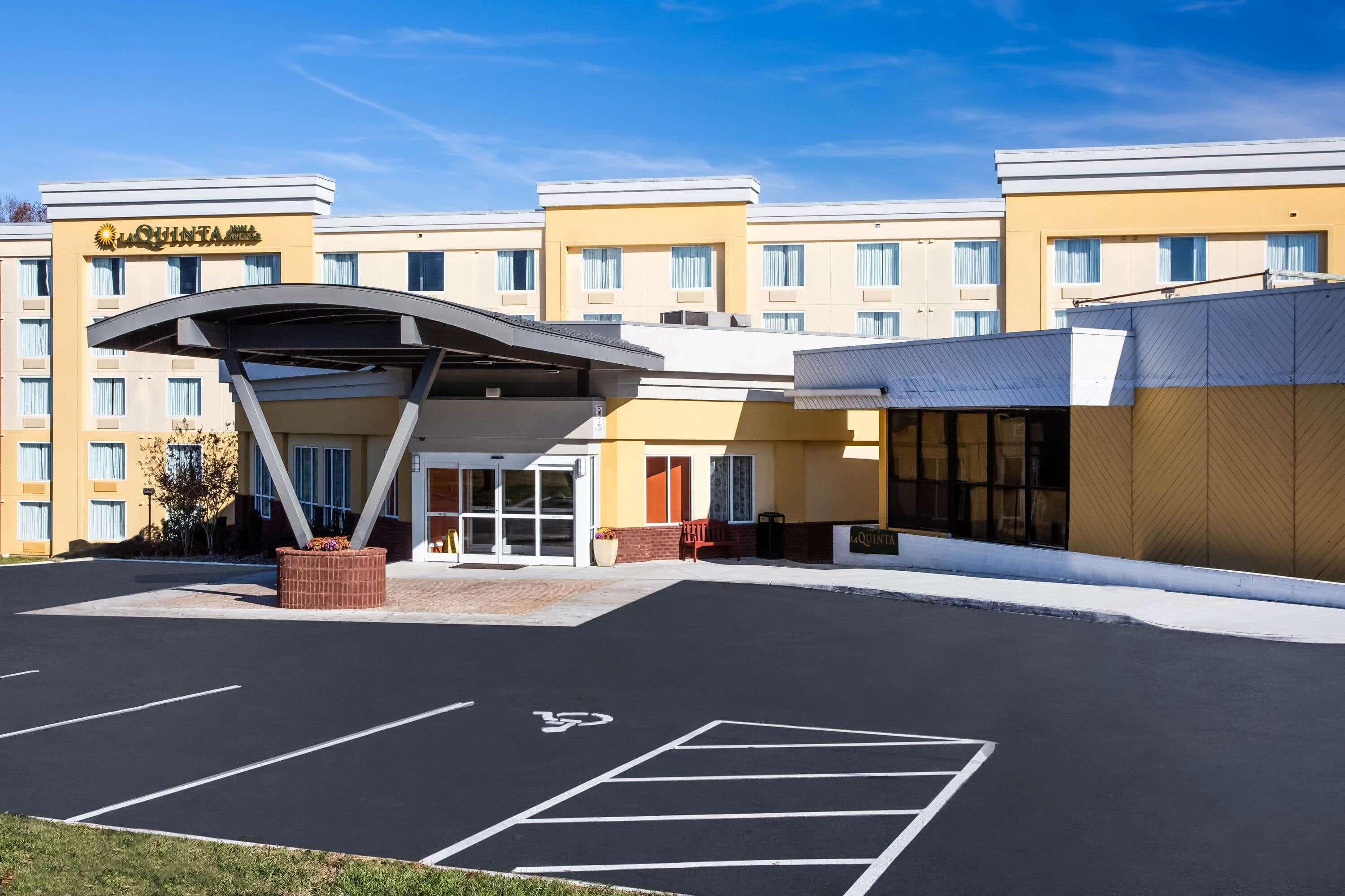 Отель La Quinta By Wyndham Lynchburg At Liberty Univ. Экстерьер фото